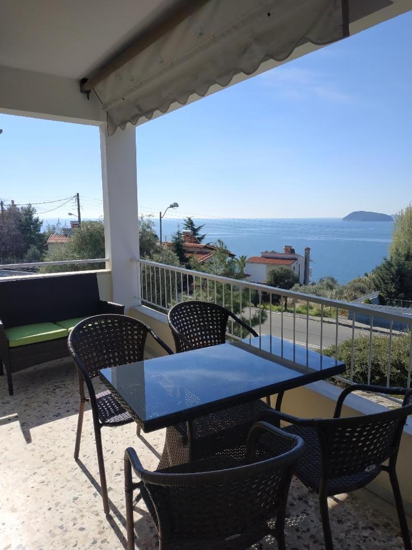 Our View Apartment Palaiontsiflikion Exterior photo